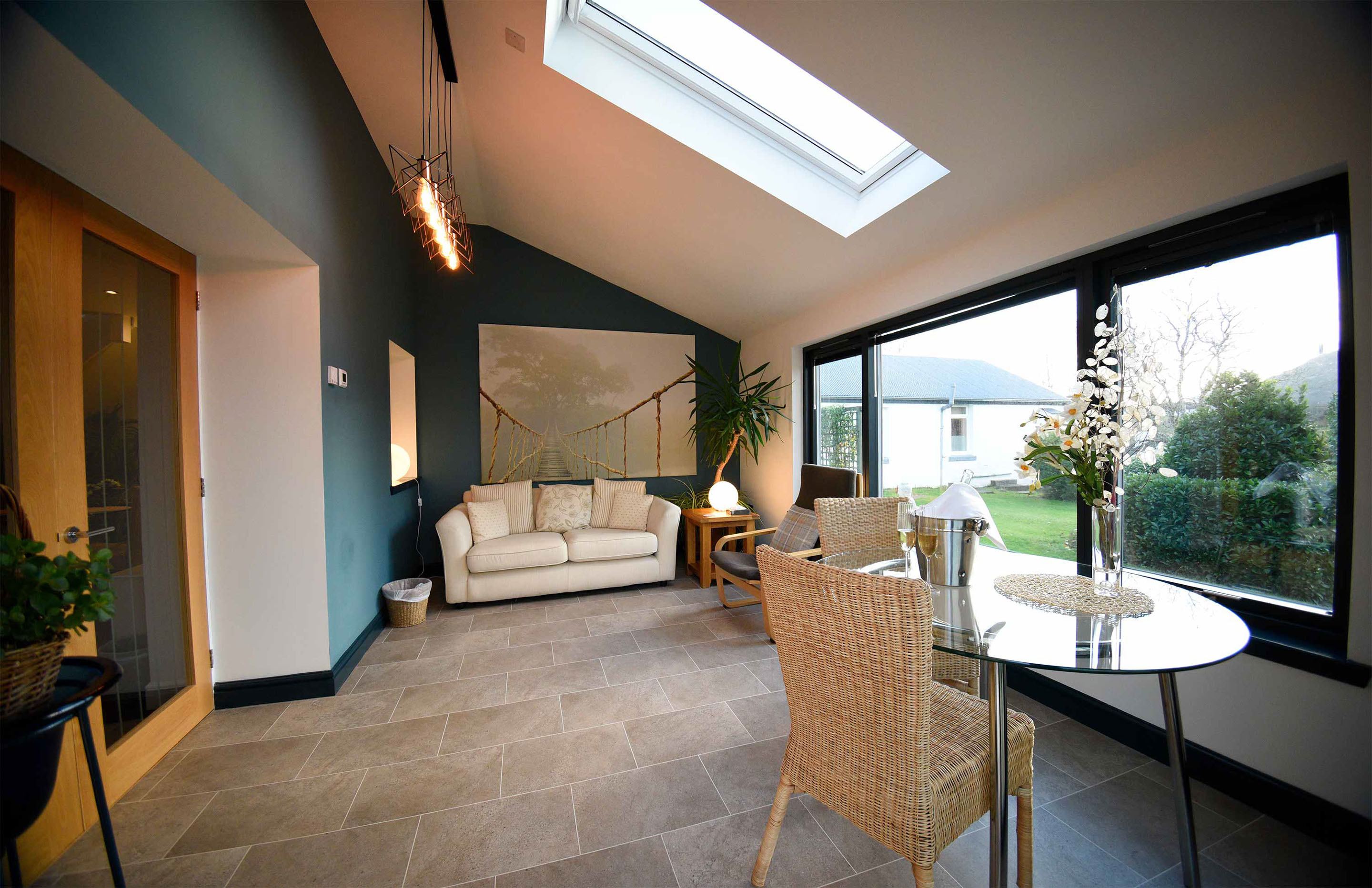 Kiltaraglen House contains a modern sun room with luxury facilities in Portree